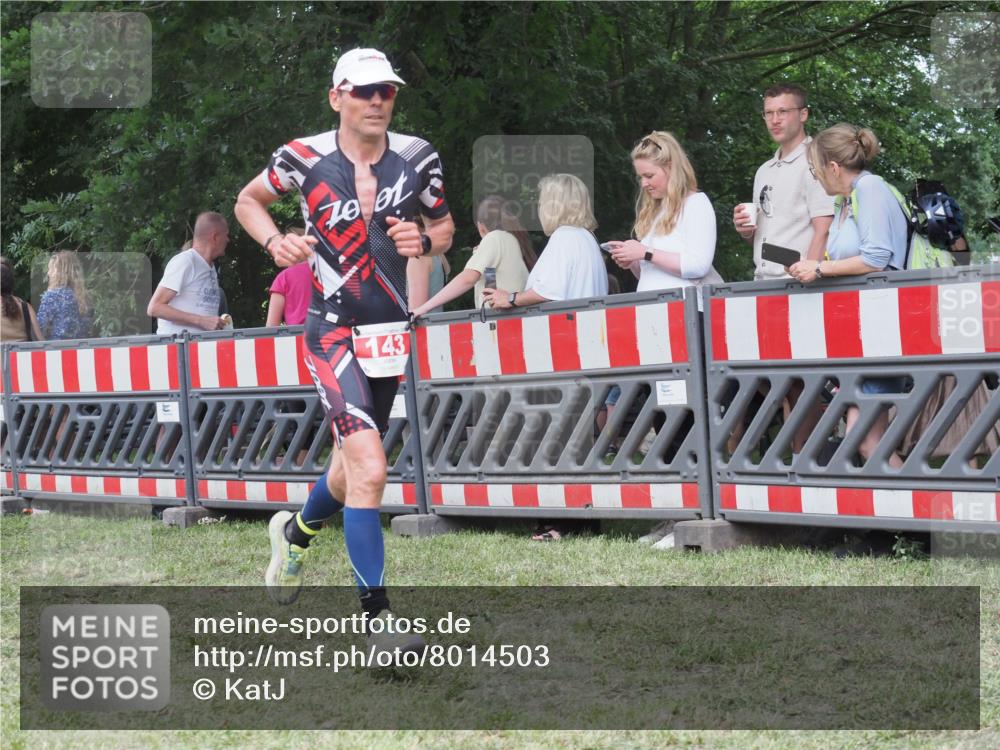 21.06.2025 - 27. Vierlanden-Triathlon KatJ http://msf.ph/oto/8014503 15.06.2025 13:12:09 Ziel 143 meine-sportfotos.de