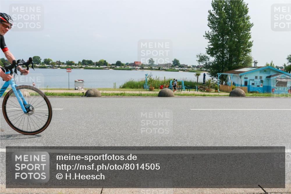 21.06.2025 - 27. Vierlanden-Triathlon H.Heesch http://msf.ph/oto/8014505 15.06.2025 11:49:40 Radfahren 810, 828, 845, 855 meine-sportfotos.de