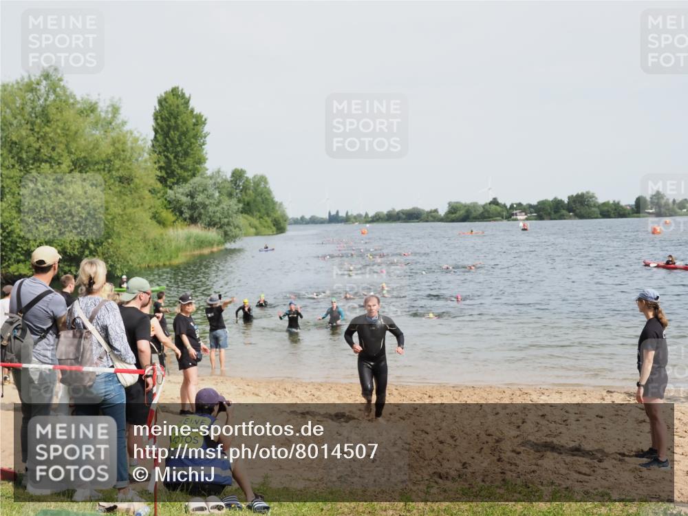 21.06.2025 - 27. Vierlanden-Triathlon MichiJ http://msf.ph/oto/8014507 15.06.2026 10:16:06 Schwimmen 445, 547, 606, 612 meine-sportfotos.de