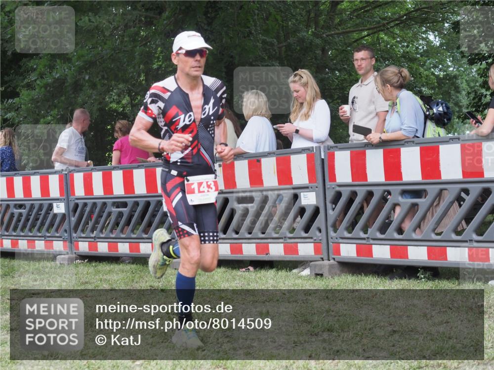 21.06.2025 - 27. Vierlanden-Triathlon KatJ http://msf.ph/oto/8014509 15.06.2025 13:12:09 Ziel 143 meine-sportfotos.de