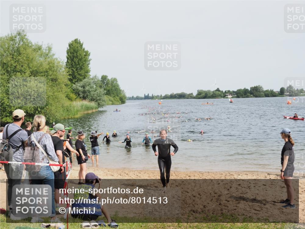 21.06.2025 - 27. Vierlanden-Triathlon MichiJ http://msf.ph/oto/8014513 15.06.2026 10:16:06 Schwimmen 445, 547, 606, 612 meine-sportfotos.de