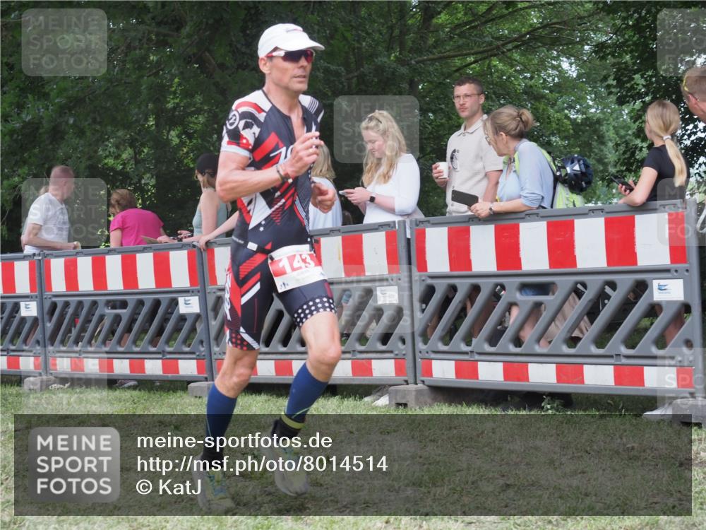 21.06.2025 - 27. Vierlanden-Triathlon KatJ http://msf.ph/oto/8014514 15.06.2025 13:12:09 Ziel 143 meine-sportfotos.de