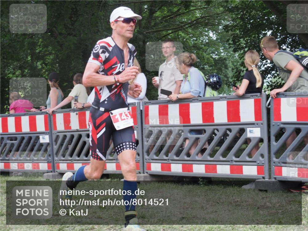 21.06.2025 - 27. Vierlanden-Triathlon KatJ http://msf.ph/oto/8014521 15.06.2025 13:12:10 Ziel 143 meine-sportfotos.de