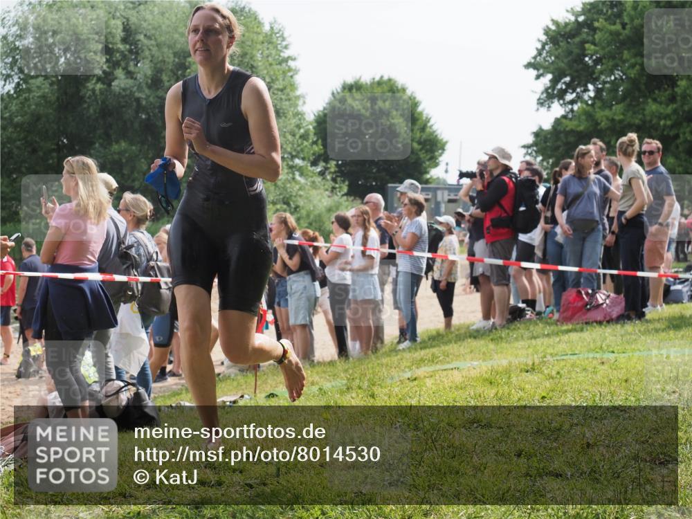 15.06.2025 - 27. Vierlanden-Triathlon KatJ http://msf.ph/oto/8014530 15.06.2025 10:15:11 Schwimmen 480, 528, 555, 587, 592, 597, 605, 635 meine-sportfotos.de