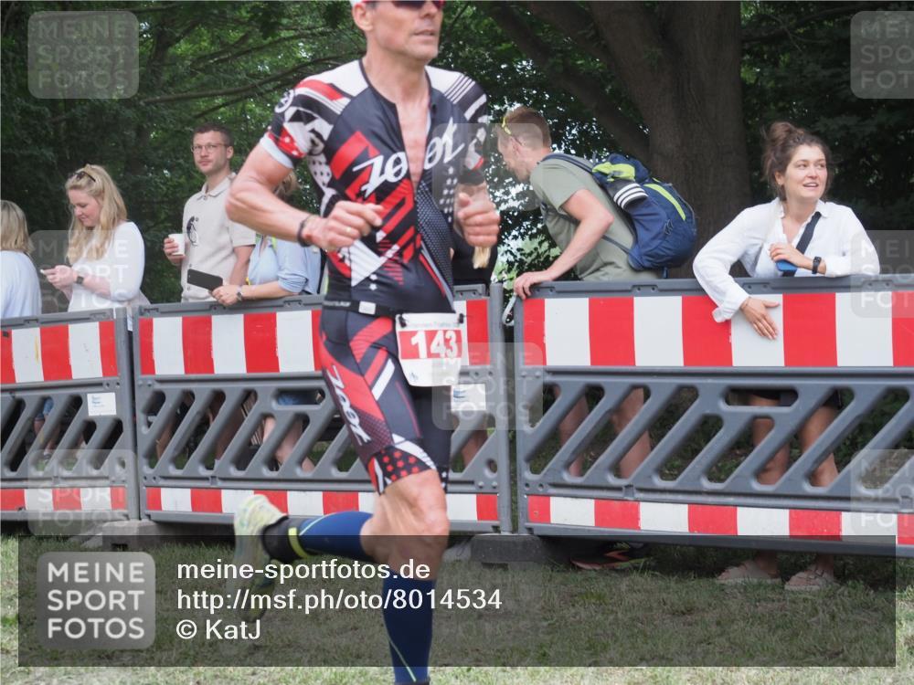 21.06.2025 - 27. Vierlanden-Triathlon KatJ http://msf.ph/oto/8014534 15.06.2025 13:12:10 Ziel 143 meine-sportfotos.de