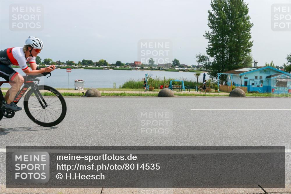 21.06.2025 - 27. Vierlanden-Triathlon H.Heesch http://msf.ph/oto/8014535 15.06.2025 11:49:41 Radfahren 810, 828, 845 meine-sportfotos.de
