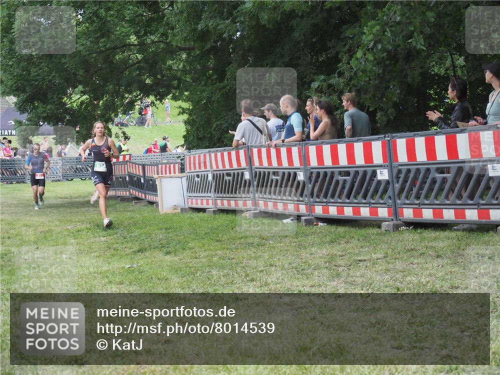 21.06.2025 - 27. Vierlanden-Triathlon KatJ http://msf.ph/oto/8014539 15.06.2025 13:12:37 Ziel 81, 934 meine-sportfotos.de