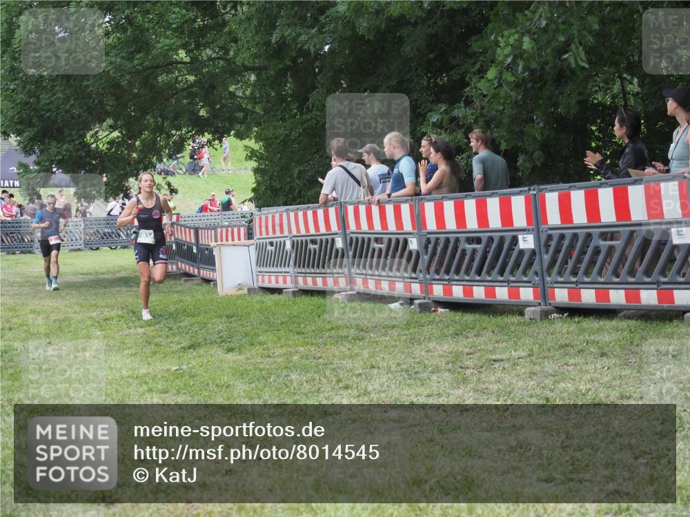 21.06.2025 - 27. Vierlanden-Triathlon KatJ http://msf.ph/oto/8014545 15.06.2025 13:12:38 Ziel 81, 934 meine-sportfotos.de