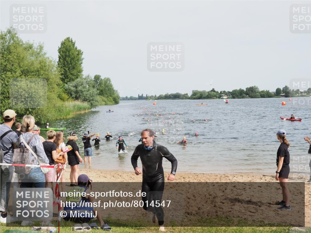 21.06.2025 - 27. Vierlanden-Triathlon MichiJ http://msf.ph/oto/8014547 15.06.2026 10:16:08 Schwimmen 445, 489, 612 meine-sportfotos.de