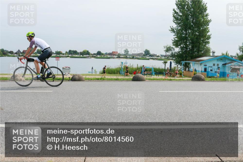 15.06.2025 - 27. Vierlanden-Triathlon H.Heesch http://msf.ph/oto/8014560 15.06.2025 11:11:14 Radfahren 106, 714 meine-sportfotos.de