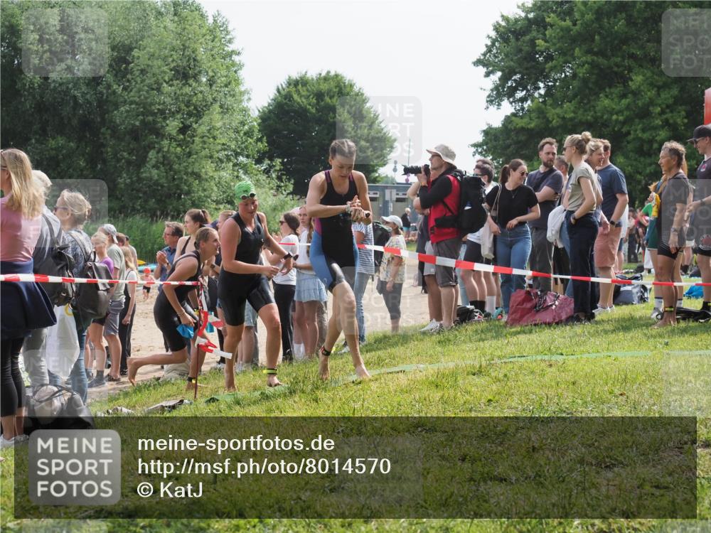 15.06.2025 - 27. Vierlanden-Triathlon KatJ http://msf.ph/oto/8014570 15.06.2025 10:15:12 Schwimmen 480, 507, 528, 555, 587, 592, 597, 605, 635 meine-sportfotos.de