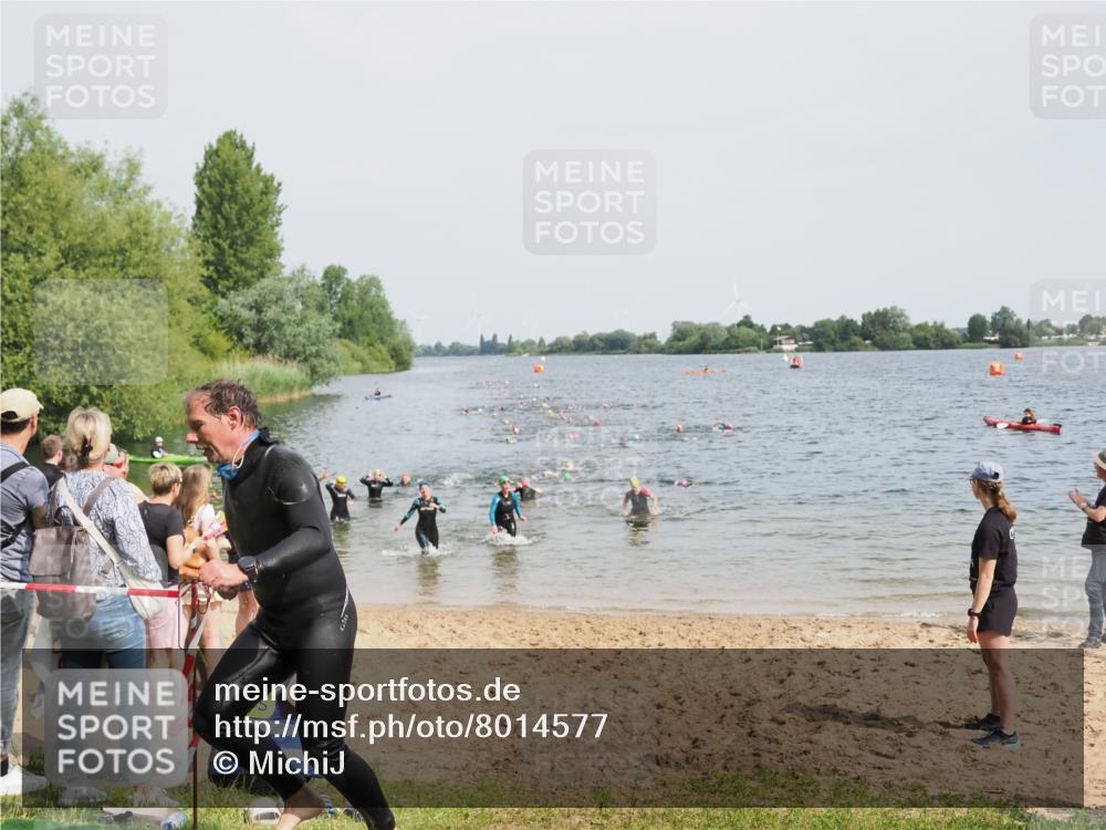 21.06.2025 - 27. Vierlanden-Triathlon MichiJ http://msf.ph/oto/8014577 15.06.2026 10:16:09 Schwimmen 445, 489, 611 meine-sportfotos.de