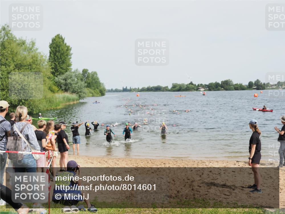 21.06.2025 - 27. Vierlanden-Triathlon MichiJ http://msf.ph/oto/8014601 15.06.2026 10:16:10 Schwimmen 445, 489, 611 meine-sportfotos.de