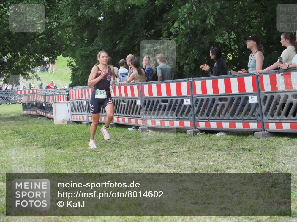 21.06.2025 - 27. Vierlanden-Triathlon KatJ http://msf.ph/oto/8014602 15.06.2025 13:12:39 Ziel 81, 934 meine-sportfotos.de