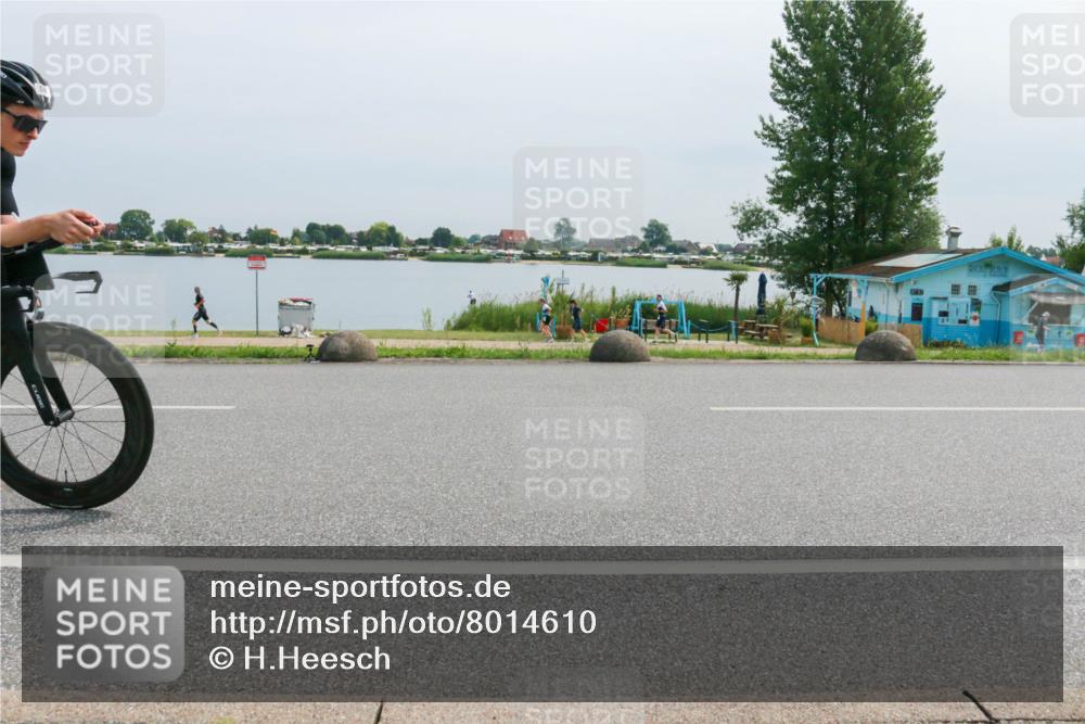 15.06.2025 - 27. Vierlanden-Triathlon H.Heesch http://msf.ph/oto/8014610 15.06.2025 11:11:26 Radfahren 59, 88, 116, 127, 646 meine-sportfotos.de