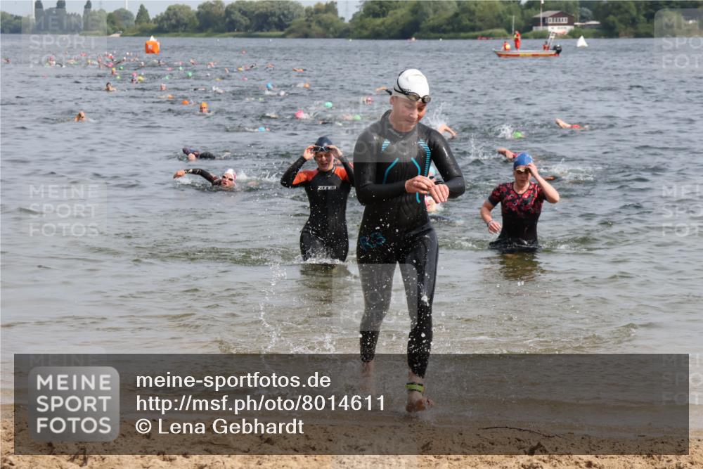 15.06.2025 - 27. Vierlanden-Triathlon Lena Gebhardt http://msf.ph/oto/8014611 15.06.2025 10:14:37 Schwimmen 546, 559, 609, 615 meine-sportfotos.de