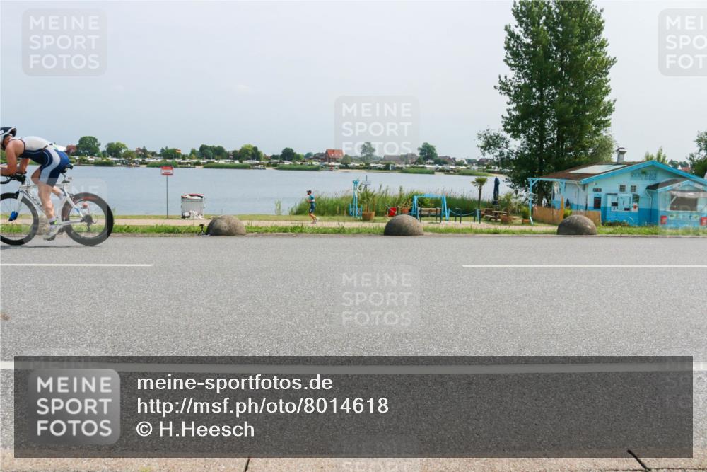 21.06.2025 - 27. Vierlanden-Triathlon H.Heesch http://msf.ph/oto/8014618 15.06.2025 11:49:53 Radfahren 747, 820, 962 meine-sportfotos.de
