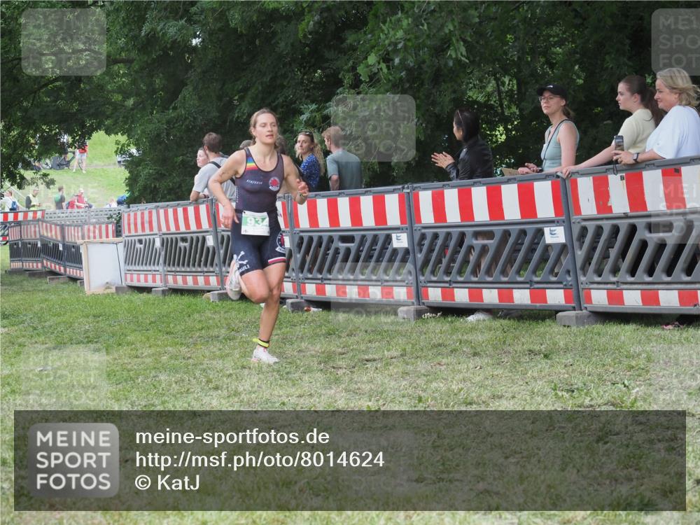 21.06.2025 - 27. Vierlanden-Triathlon KatJ http://msf.ph/oto/8014624 15.06.2025 13:12:39 Ziel 81, 934 meine-sportfotos.de