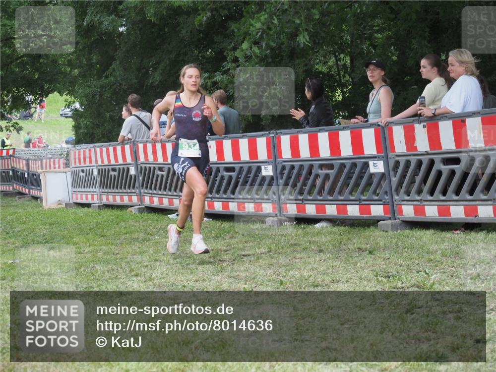 21.06.2025 - 27. Vierlanden-Triathlon KatJ http://msf.ph/oto/8014636 15.06.2025 13:12:39 Ziel 81, 934 meine-sportfotos.de