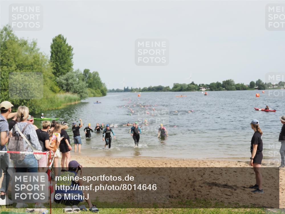 21.06.2025 - 27. Vierlanden-Triathlon MichiJ http://msf.ph/oto/8014646 15.06.2026 10:16:11 Schwimmen 445, 489, 611 meine-sportfotos.de