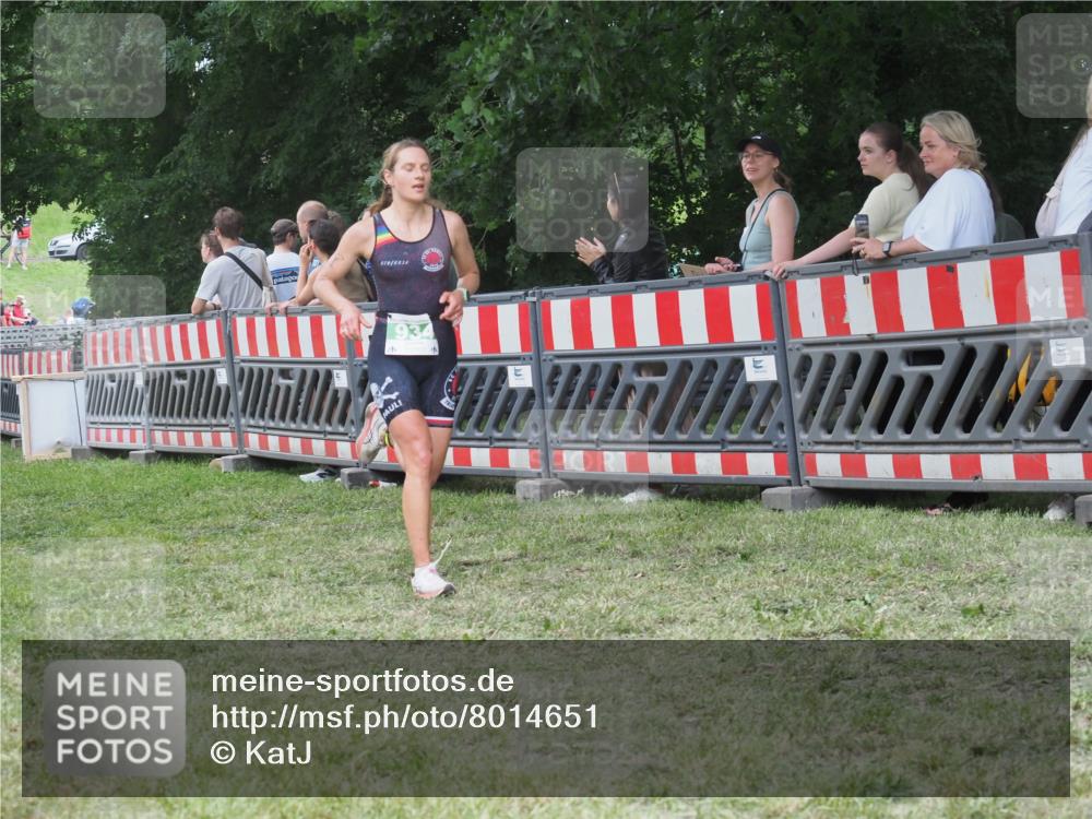 21.06.2025 - 27. Vierlanden-Triathlon KatJ http://msf.ph/oto/8014651 15.06.2025 13:12:39 Ziel 81, 934 meine-sportfotos.de