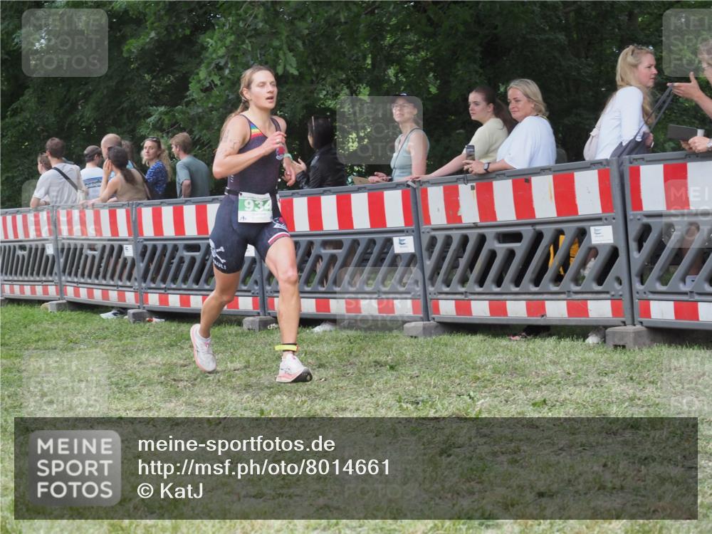 21.06.2025 - 27. Vierlanden-Triathlon KatJ http://msf.ph/oto/8014661 15.06.2025 13:12:40 Ziel 81, 934 meine-sportfotos.de