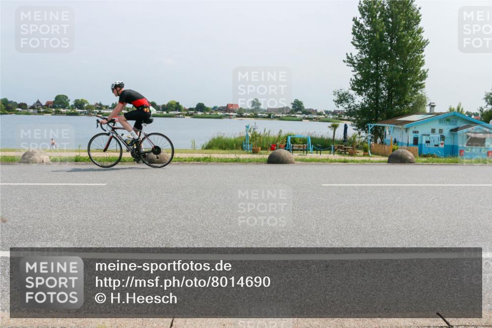 21.06.2025 - 27. Vierlanden-Triathlon H.Heesch http://msf.ph/oto/8014690 15.06.2025 11:50:04 Radfahren 714, 738, 786, 830, 832 meine-sportfotos.de