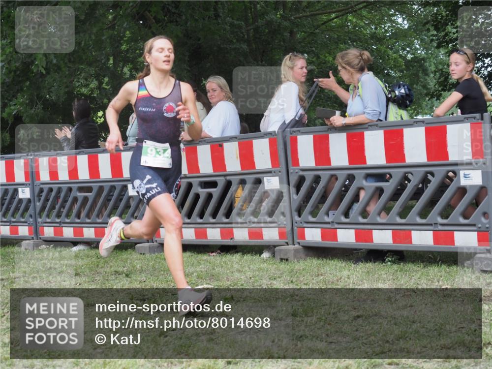 21.06.2025 - 27. Vierlanden-Triathlon KatJ http://msf.ph/oto/8014698 15.06.2025 13:12:40 Ziel 81, 934 meine-sportfotos.de