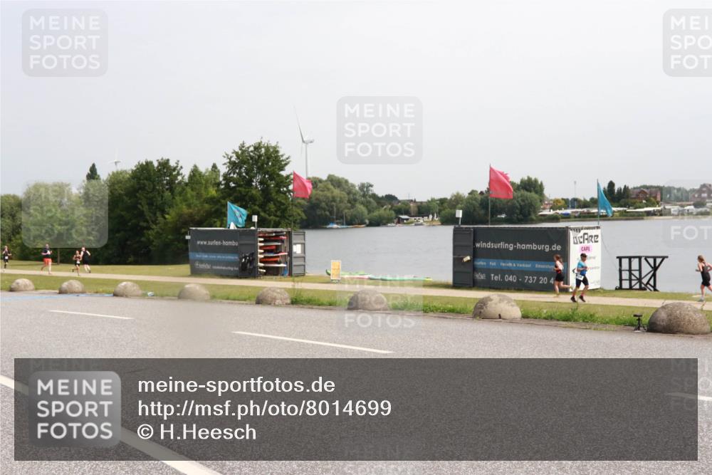 15.06.2025 - 27. Vierlanden-Triathlon H.Heesch http://msf.ph/oto/8014699 15.06.2025 11:16:17 Radfahren 801, 819 meine-sportfotos.de