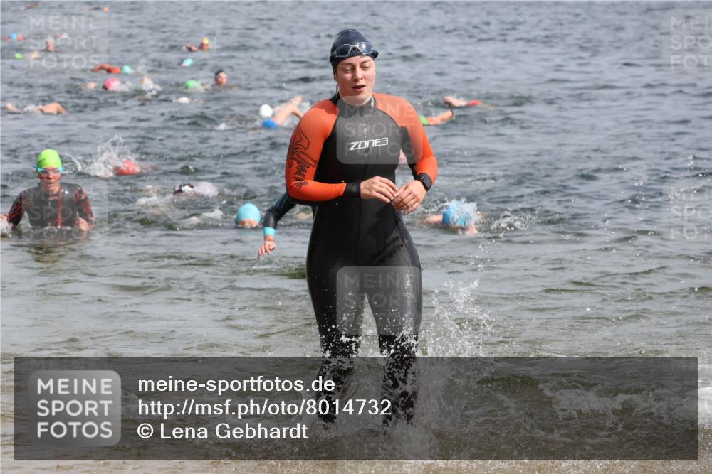 15.06.2025 - 27. Vierlanden-Triathlon Lena Gebhardt http://msf.ph/oto/8014732 15.06.2025 10:14:41 Schwimmen 546, 559, 608, 609, 615 meine-sportfotos.de