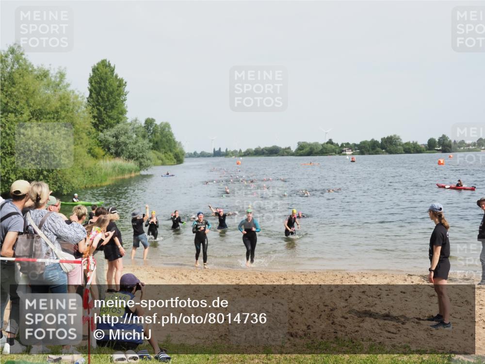 21.06.2025 - 27. Vierlanden-Triathlon MichiJ http://msf.ph/oto/8014736 15.06.2026 10:16:12 Schwimmen 445, 489, 523, 611 meine-sportfotos.de