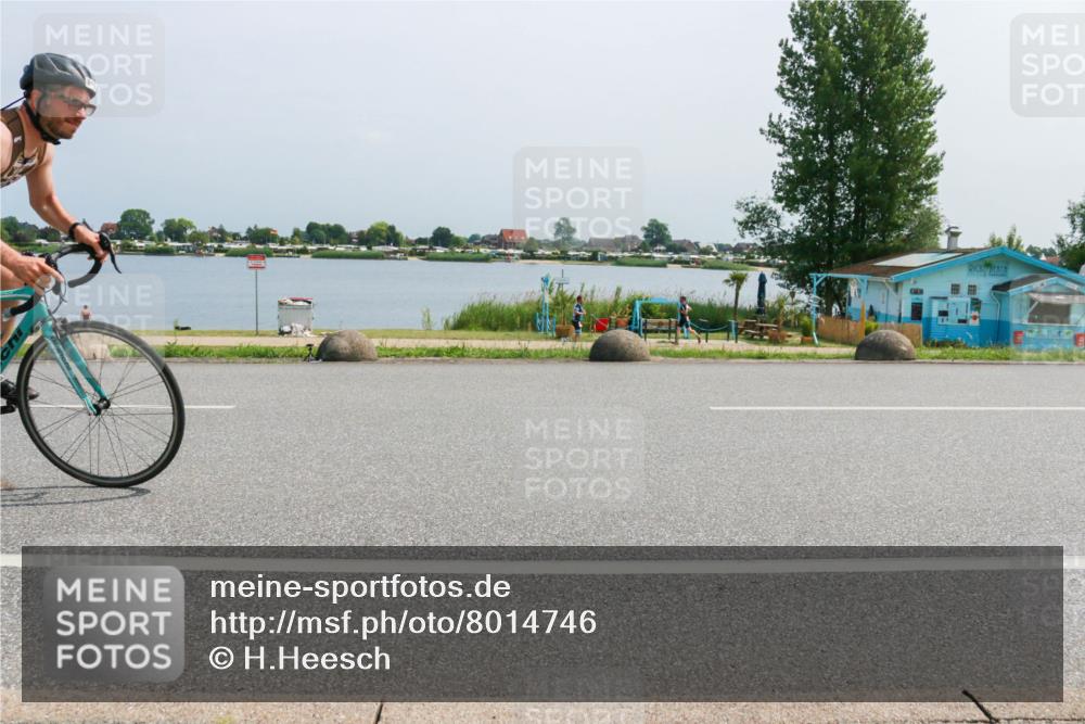 21.06.2025 - 27. Vierlanden-Triathlon H.Heesch http://msf.ph/oto/8014746 15.06.2025 11:50:11 Radfahren 819, 830, 953 meine-sportfotos.de