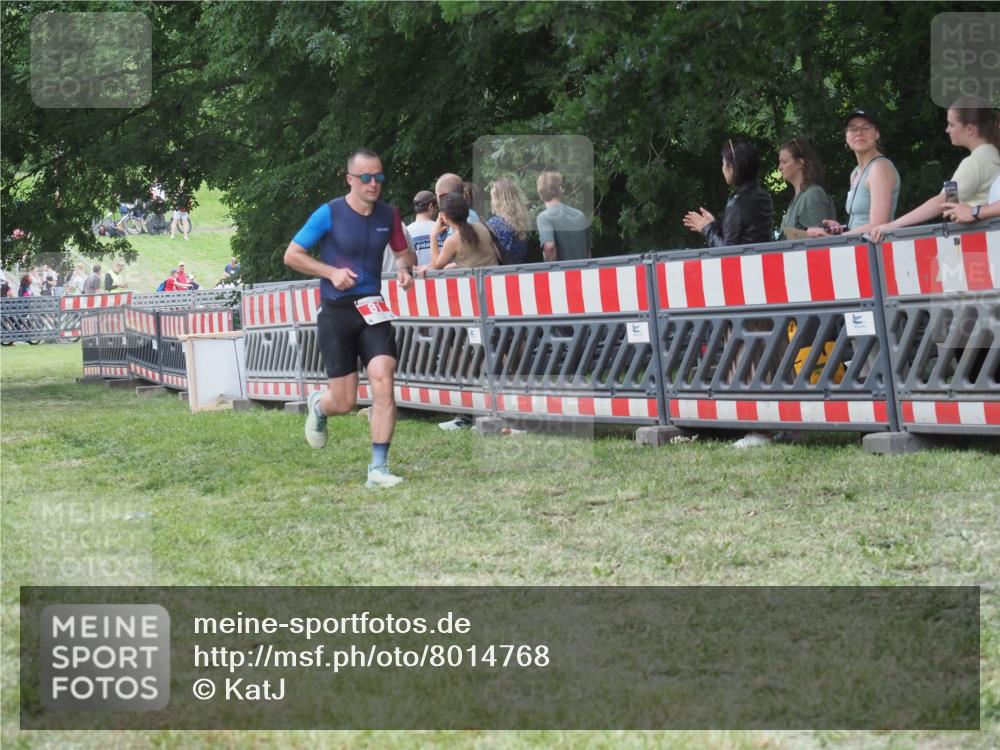 21.06.2025 - 27. Vierlanden-Triathlon KatJ http://msf.ph/oto/8014768 15.06.2025 13:12:42 Ziel 81 meine-sportfotos.de