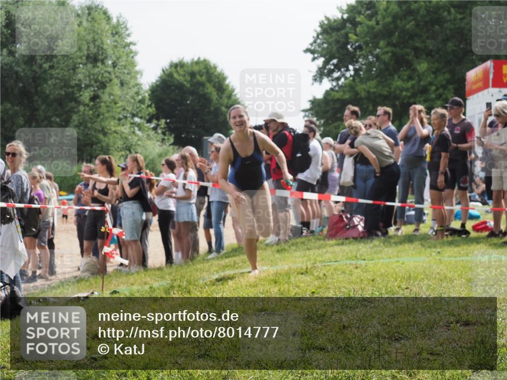 15.06.2025 - 27. Vierlanden-Triathlon KatJ http://msf.ph/oto/8014777 15.06.2025 10:15:16 Schwimmen 480, 507, 555, 587, 597, 635 meine-sportfotos.de