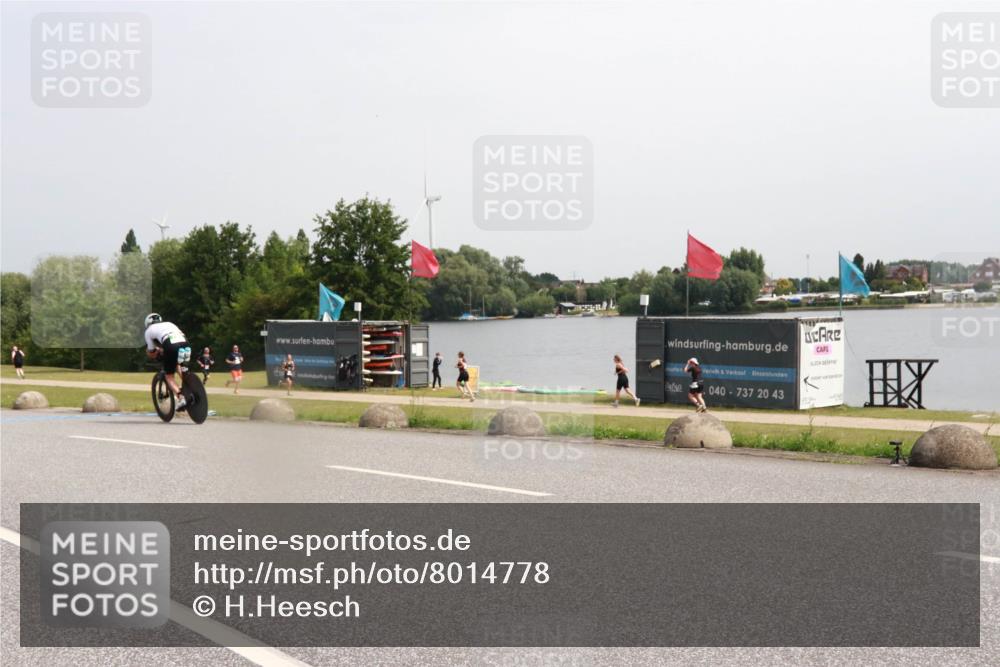 15.06.2025 - 27. Vierlanden-Triathlon H.Heesch http://msf.ph/oto/8014778 15.06.2025 11:16:21 Radfahren 794 meine-sportfotos.de