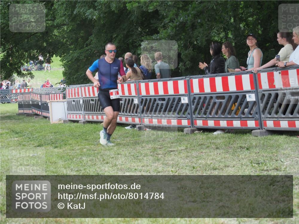 21.06.2025 - 27. Vierlanden-Triathlon KatJ http://msf.ph/oto/8014784 15.06.2025 13:12:42 Ziel 81 meine-sportfotos.de