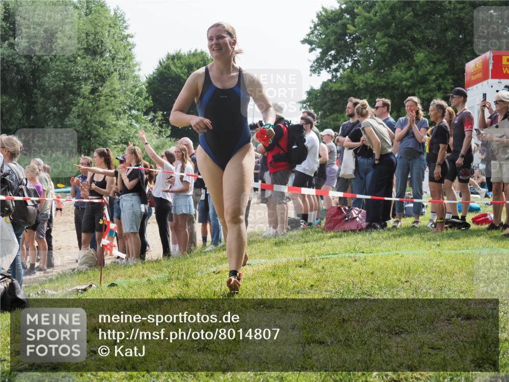 15.06.2025 - 27. Vierlanden-Triathlon KatJ http://msf.ph/oto/8014807 15.06.2025 10:15:17 Schwimmen 480, 507, 555, 587, 597, 635 meine-sportfotos.de