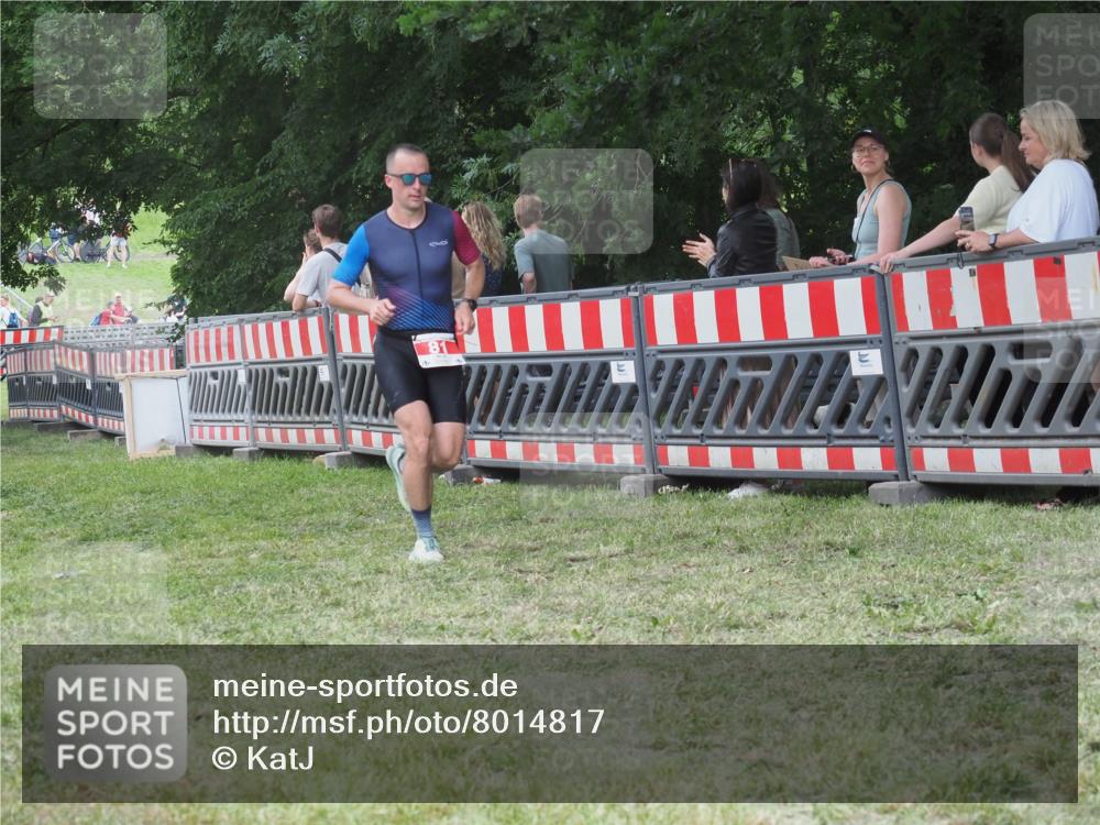 21.06.2025 - 27. Vierlanden-Triathlon KatJ http://msf.ph/oto/8014817 15.06.2025 13:12:43 Ziel 81 meine-sportfotos.de