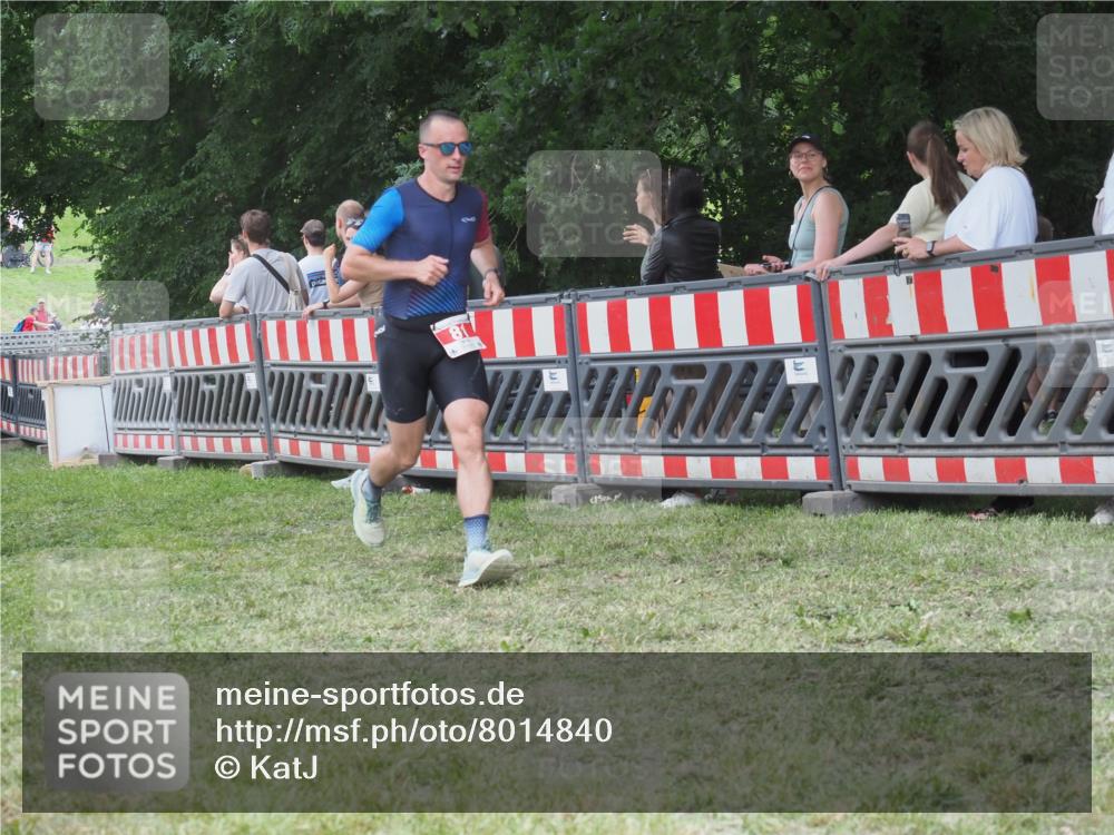21.06.2025 - 27. Vierlanden-Triathlon KatJ http://msf.ph/oto/8014840 15.06.2025 13:12:43 Ziel 81 meine-sportfotos.de