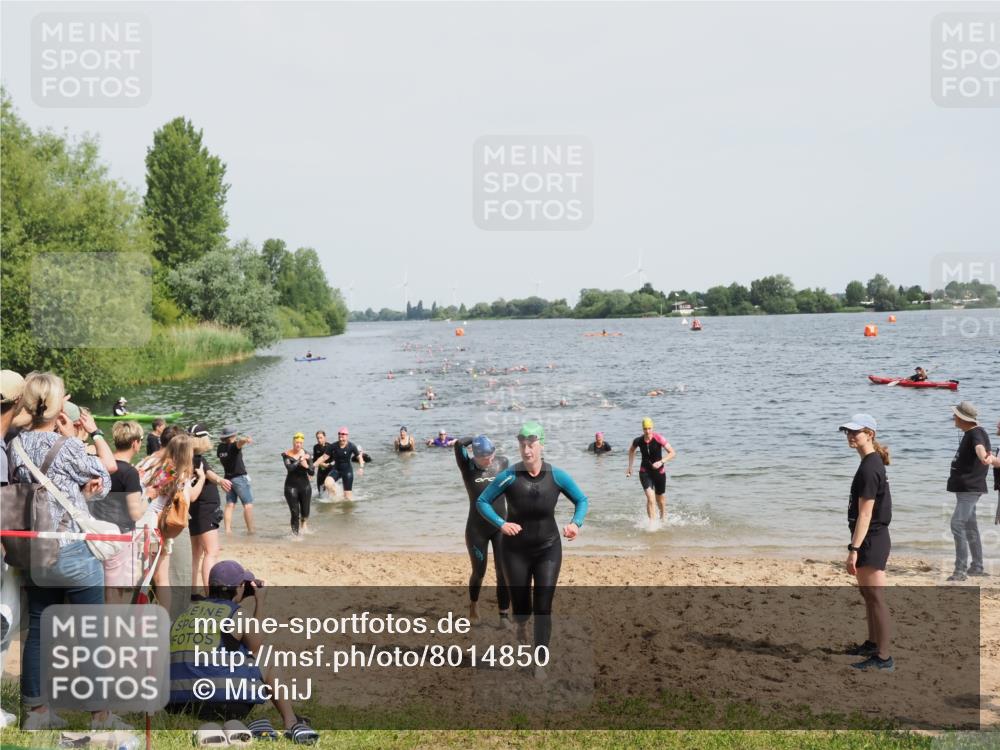 21.06.2025 - 27. Vierlanden-Triathlon MichiJ http://msf.ph/oto/8014850 15.06.2026 10:16:16 Schwimmen 477, 489, 494, 523, 611 meine-sportfotos.de