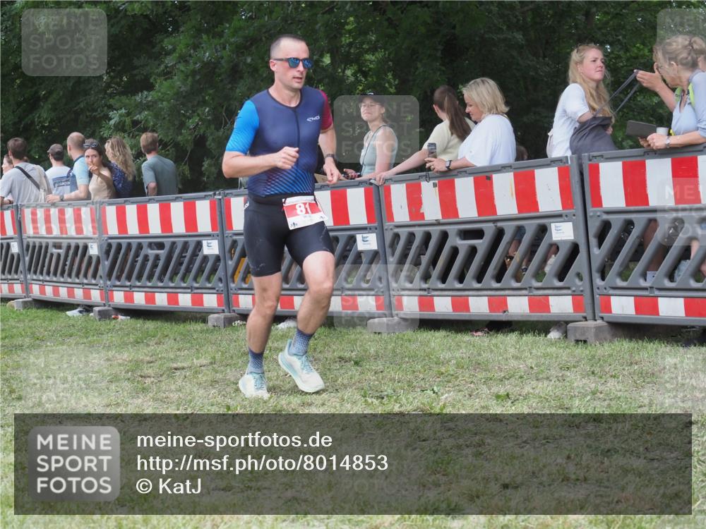 21.06.2025 - 27. Vierlanden-Triathlon KatJ http://msf.ph/oto/8014853 15.06.2025 13:12:44 Ziel 81 meine-sportfotos.de