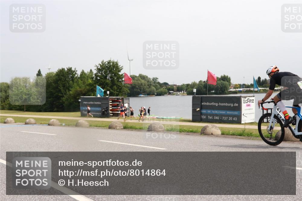 15.06.2025 - 27. Vierlanden-Triathlon H.Heesch http://msf.ph/oto/8014864 15.06.2025 11:16:24 Radfahren 794 meine-sportfotos.de