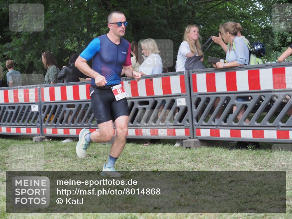 21.06.2025 - 27. Vierlanden-Triathlon KatJ http://msf.ph/oto/8014868 15.06.2025 13:12:44 Ziel 81 meine-sportfotos.de