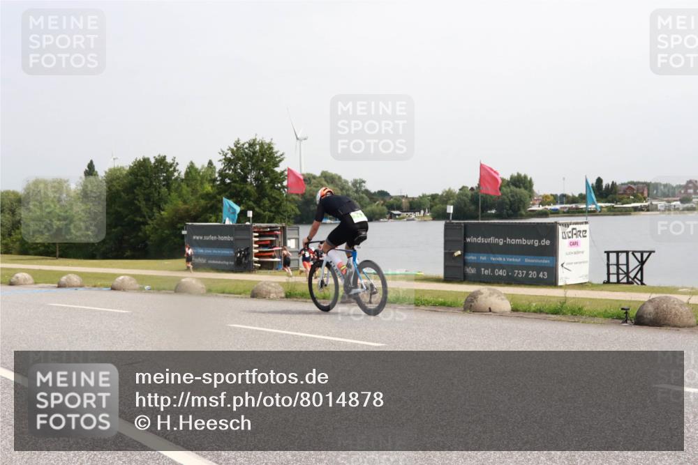 15.06.2025 - 27. Vierlanden-Triathlon H.Heesch http://msf.ph/oto/8014878 15.06.2025 11:16:25 Radfahren 717, 794 meine-sportfotos.de