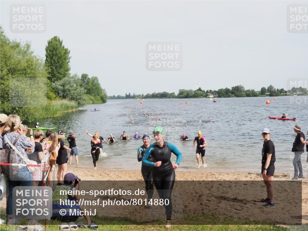 21.06.2025 - 27. Vierlanden-Triathlon MichiJ http://msf.ph/oto/8014880 15.06.2026 10:16:16 Schwimmen 477, 489, 494, 523, 611 meine-sportfotos.de