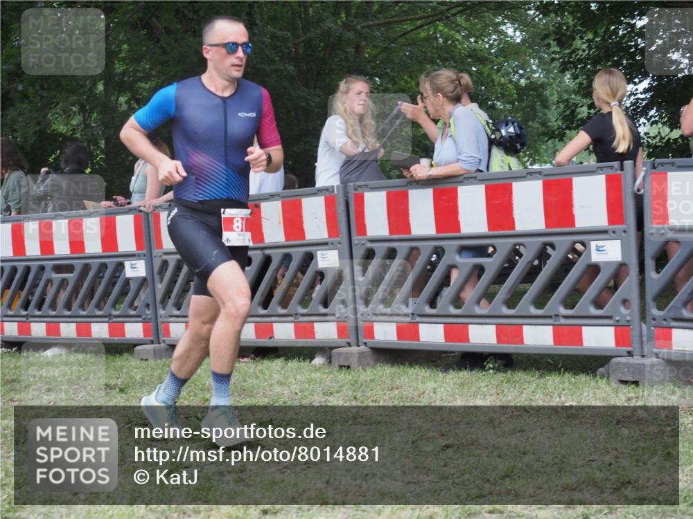 21.06.2025 - 27. Vierlanden-Triathlon KatJ http://msf.ph/oto/8014881 15.06.2025 13:12:44 Ziel 81 meine-sportfotos.de