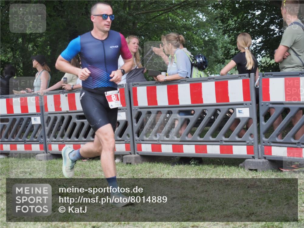 21.06.2025 - 27. Vierlanden-Triathlon KatJ http://msf.ph/oto/8014889 15.06.2025 13:12:44 Ziel 81 meine-sportfotos.de