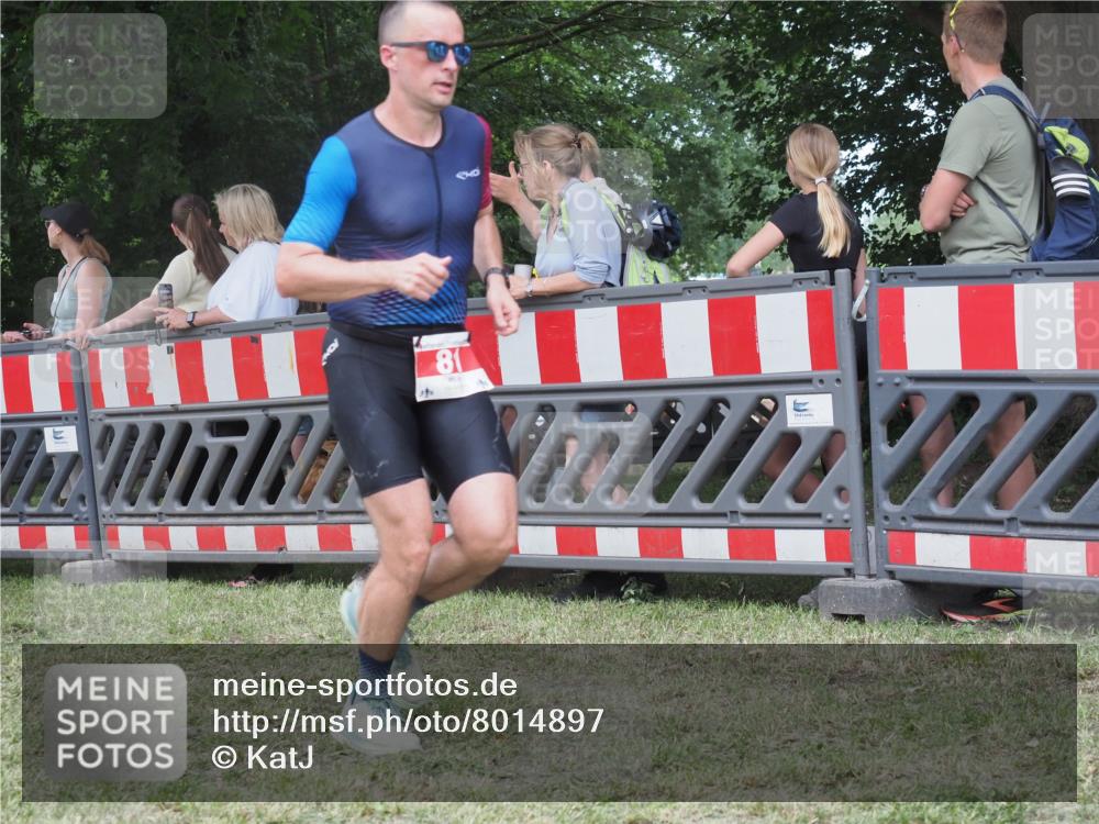 21.06.2025 - 27. Vierlanden-Triathlon KatJ http://msf.ph/oto/8014897 15.06.2025 13:12:44 Ziel 81 meine-sportfotos.de