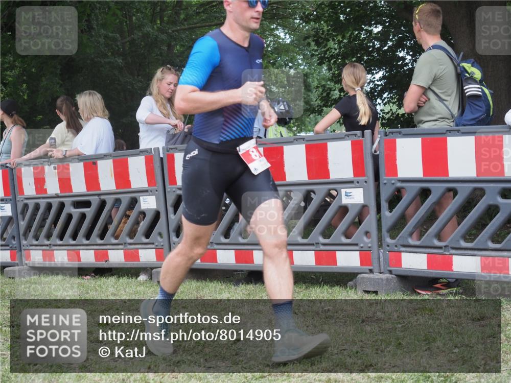 21.06.2025 - 27. Vierlanden-Triathlon KatJ http://msf.ph/oto/8014905 15.06.2025 13:12:44 Ziel 81 meine-sportfotos.de