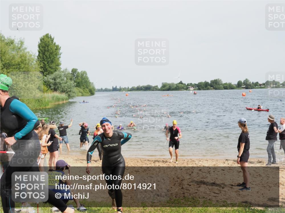 21.06.2025 - 27. Vierlanden-Triathlon MichiJ http://msf.ph/oto/8014921 15.06.2026 10:16:18 Schwimmen 477, 489, 494, 523, 526, 611 meine-sportfotos.de